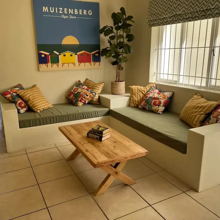 4 Green Doors - 24R Sittingroom